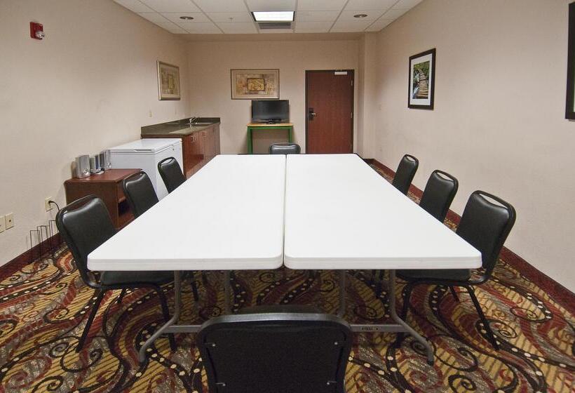 בית מלון כפרי Best Western Plus Memorial Inn