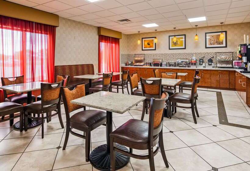 בית מלון כפרי Best Western Plus Memorial Inn