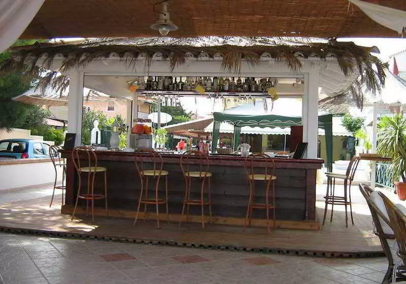 ホテル Caravel Pool