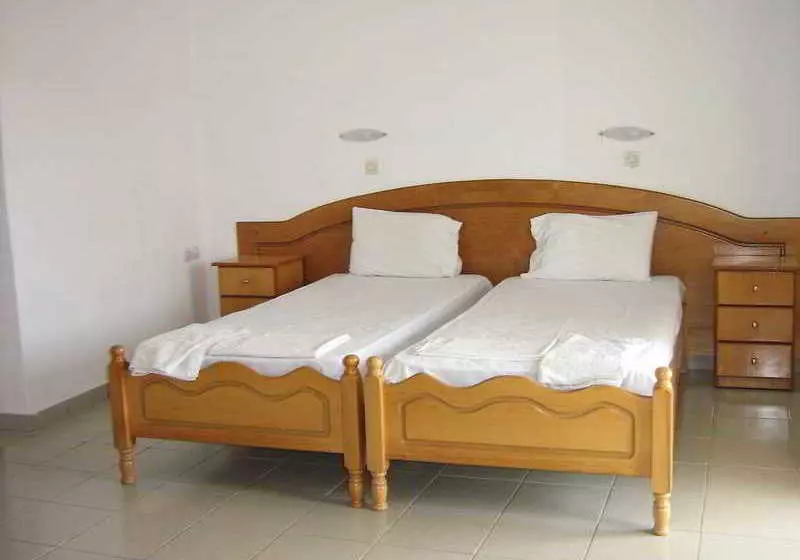 ホテル Caravel Pool