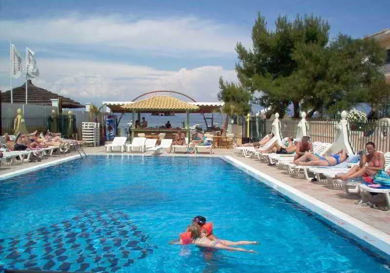 ホテル Caravel Pool