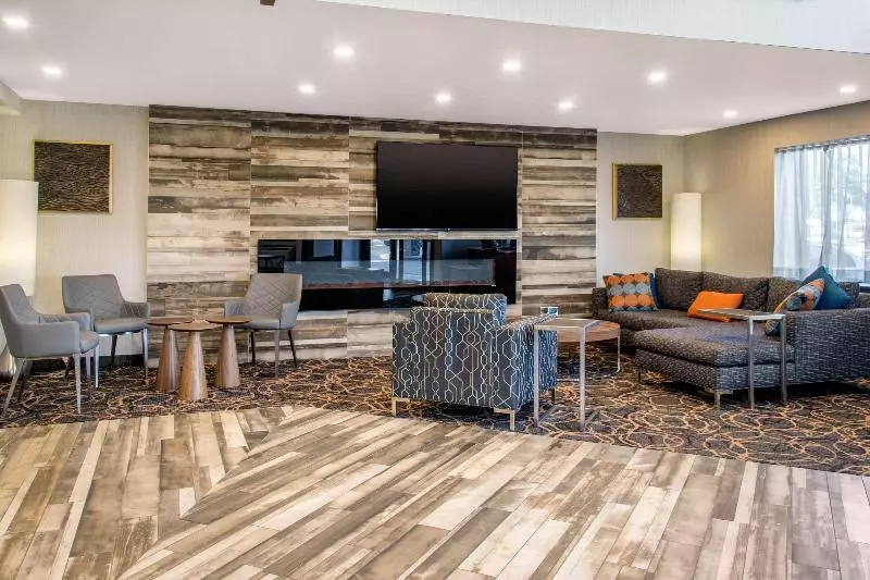 فندق Comfort Inn Airport Dorval