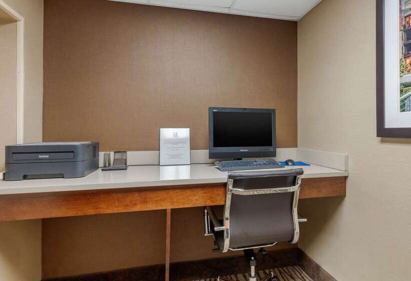 בית מלון כפרי Comfort Inn & Suites Hamilton Place