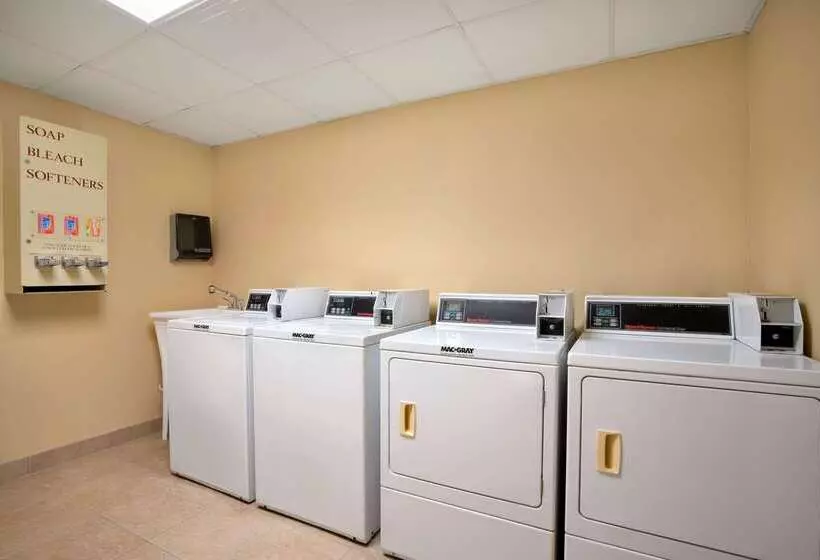 בית מלון כפרי Days Inn By Wyndham Jacksonville Airport