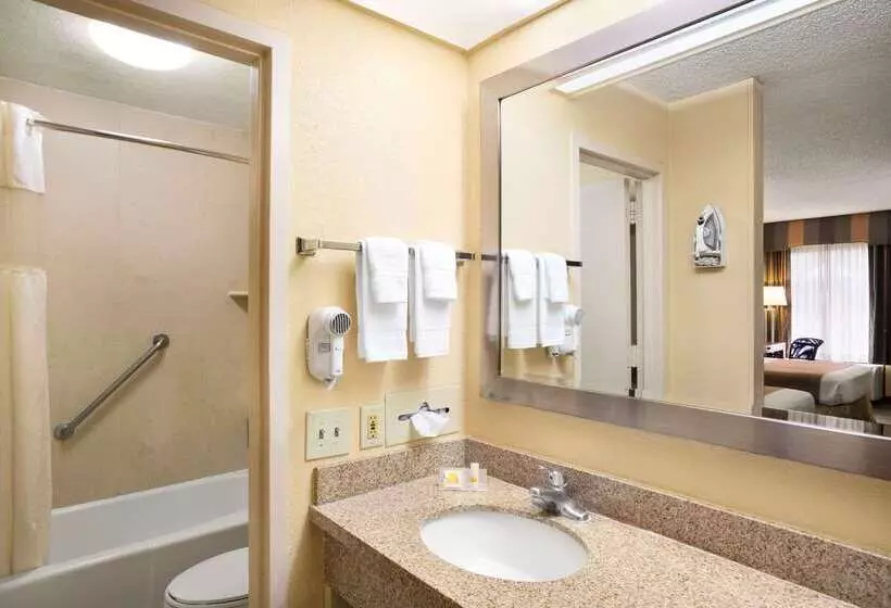 בית מלון כפרי Days Inn By Wyndham Jacksonville Airport