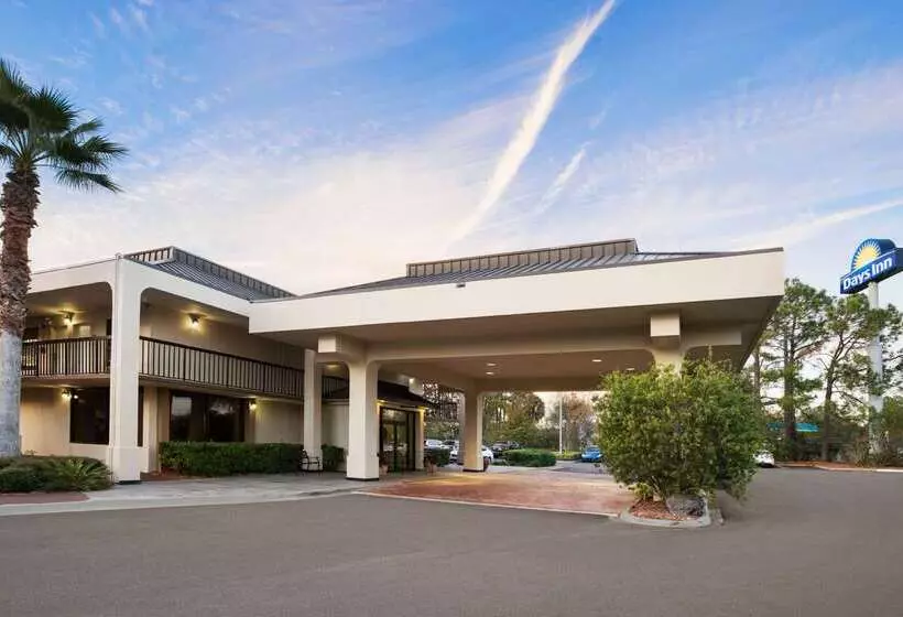 בית מלון כפרי Days Inn By Wyndham Jacksonville Airport