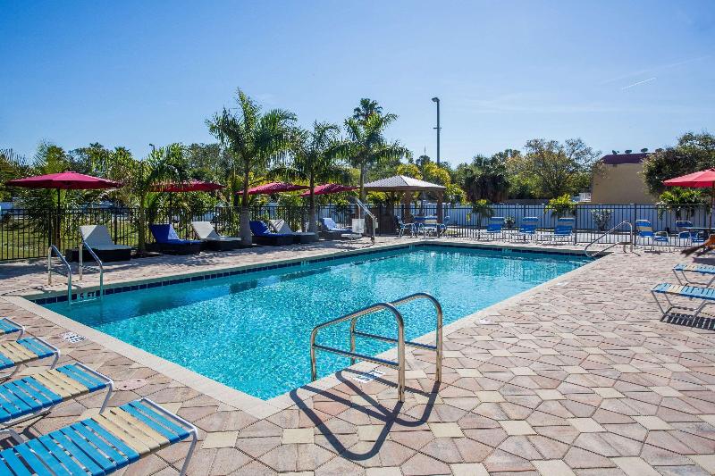 Отель Days Inn By Wyndham Sarasota Bay