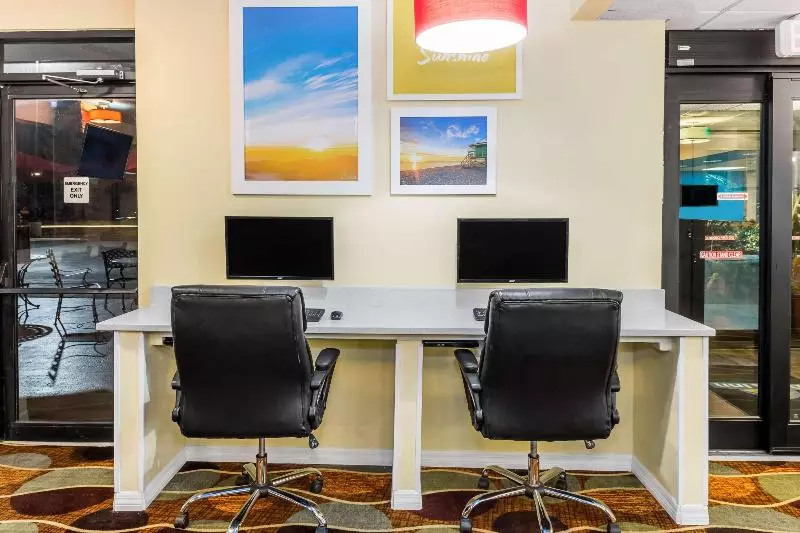 酒店 Days Inn By Wyndham Sarasota Bay