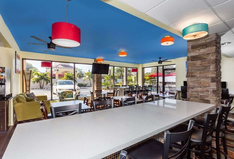 Отель Days Inn By Wyndham Sarasota Bay