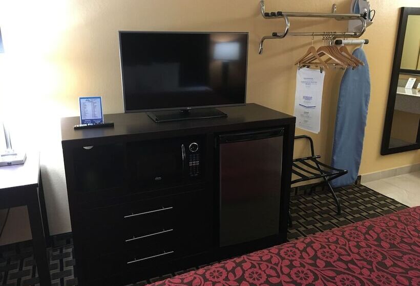 Отель Days Inn By Wyndham Sarasota Bay