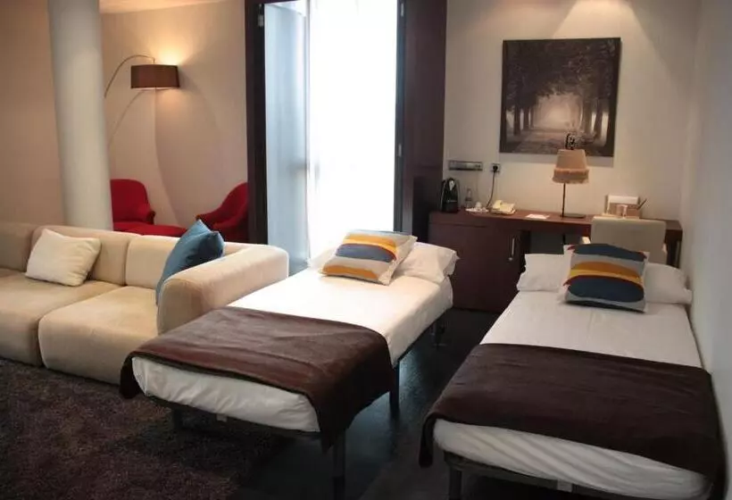 Отель Diagonal Plaza