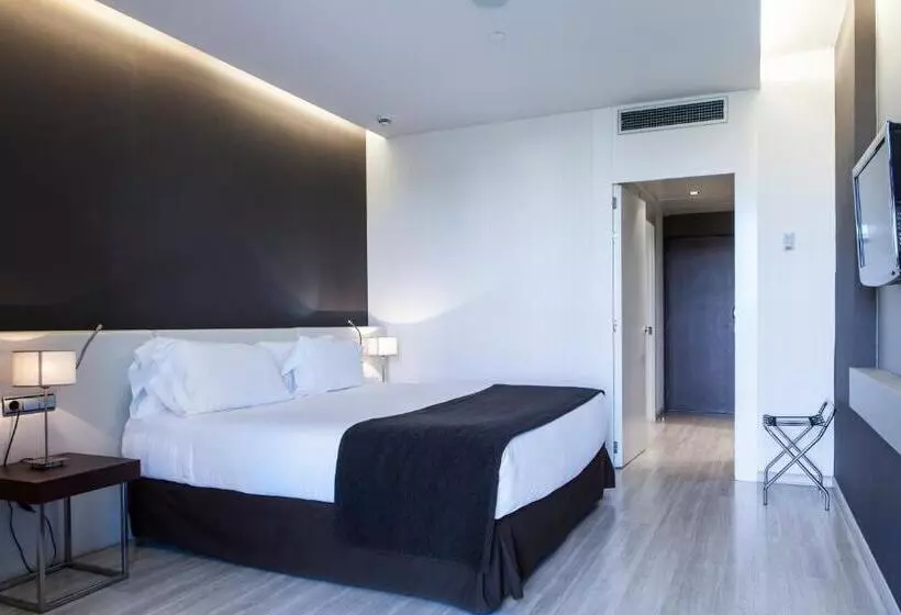 Отель Diagonal Plaza