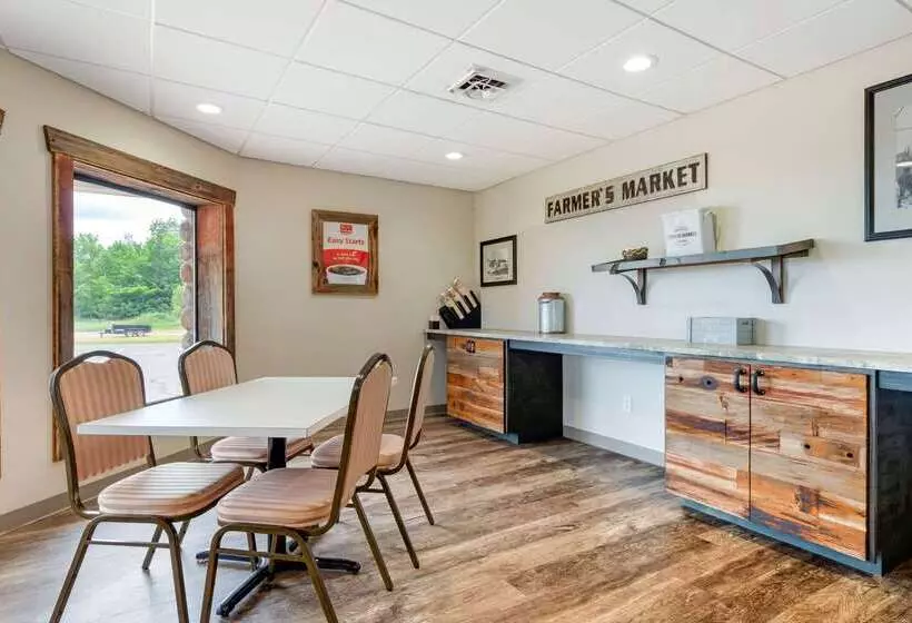 Отель Econo Lodge Lakeview