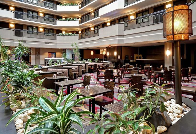 فندق Embassy Suites By Hilton Dulles Airport