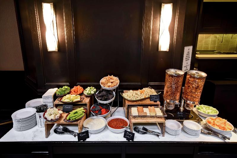 فندق Embassy Suites By Hilton Dulles Airport