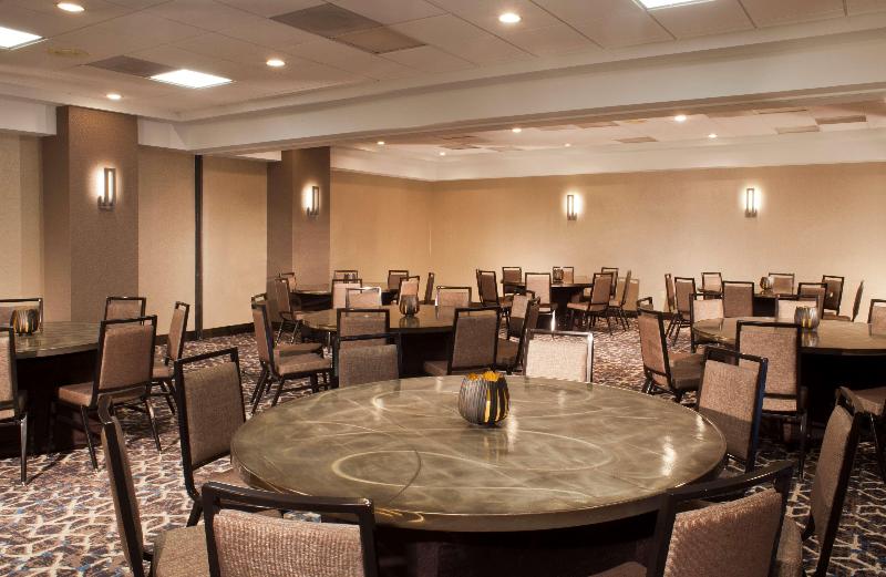 فندق Embassy Suites By Hilton Dulles Airport