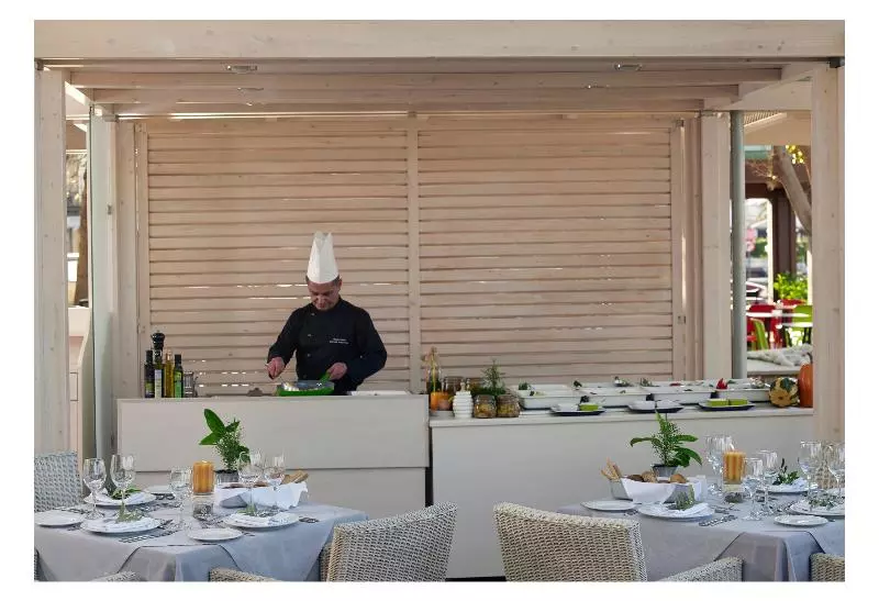 Отель Kyma Suites Beach