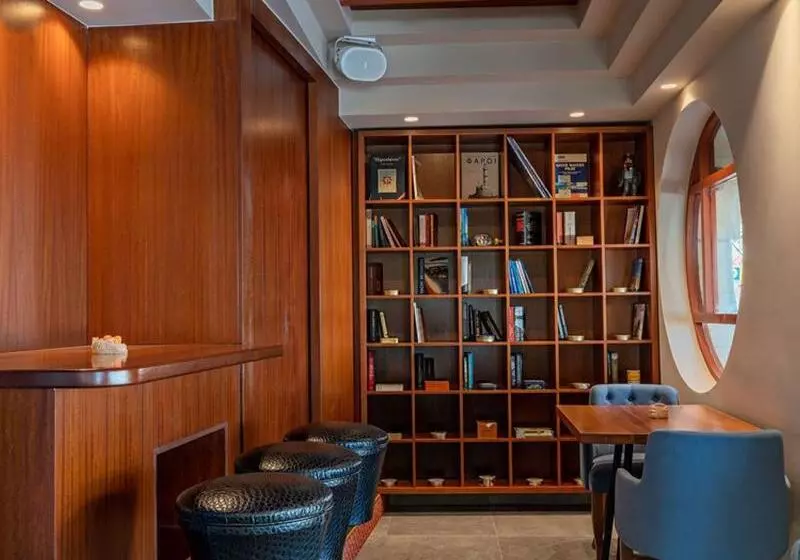 Отель Kyma Suites Beach