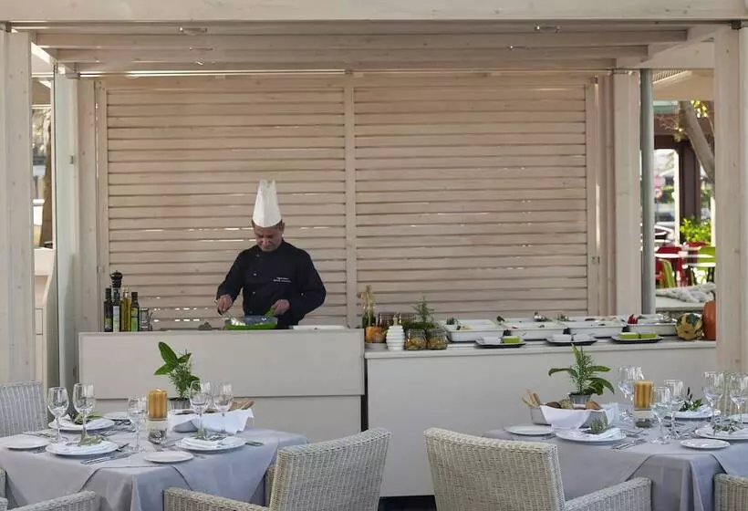 Отель Kyma Suites Beach