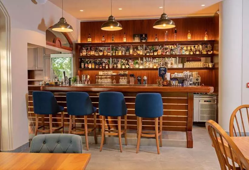 Отель Kyma Suites Beach