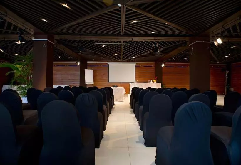 La Creole Beach Hotel & Spa