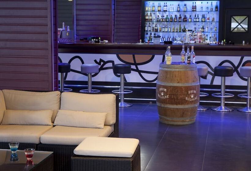 La Creole Beach Hotel & Spa