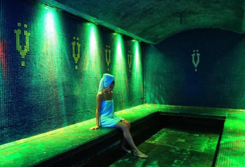 La Creole Beach Hotel & Spa