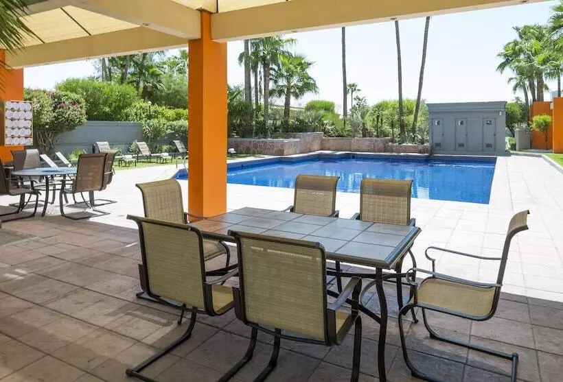 هتل Real Inn Mexicali