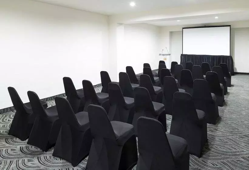 هتل Real Inn Mexicali