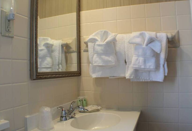 Отель Waynebrook Inn, Est 1865