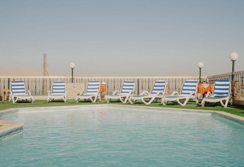 Queens Valley Hotel, Restaurants, Bars And Spa Luxor