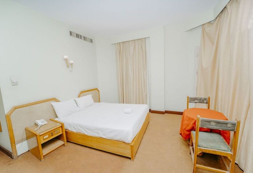 Queens Valley Hotel, Restaurants, Bars And Spa Luxor