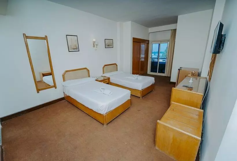 Queens Valley Hotel, Restaurants, Bars And Spa Luxor