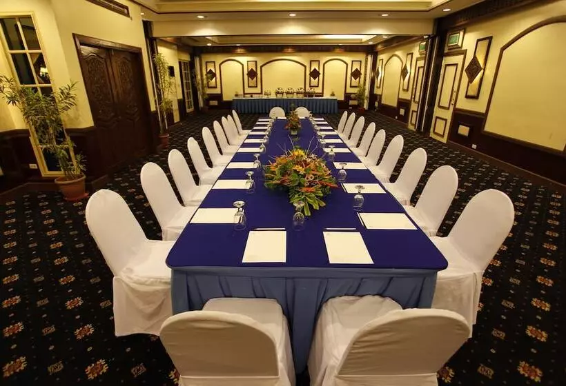 Waterfront Insular Hotel Davao