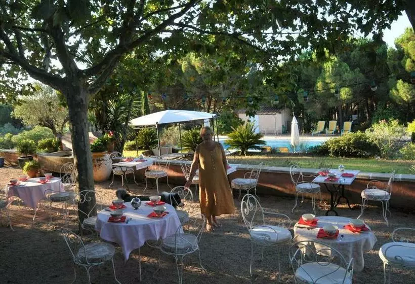 Aamiaismajoitus (B&B) Bastide De L'avelan