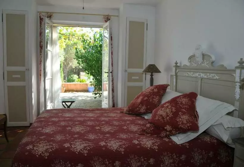 Aamiaismajoitus (B&B) Bastide De L'avelan