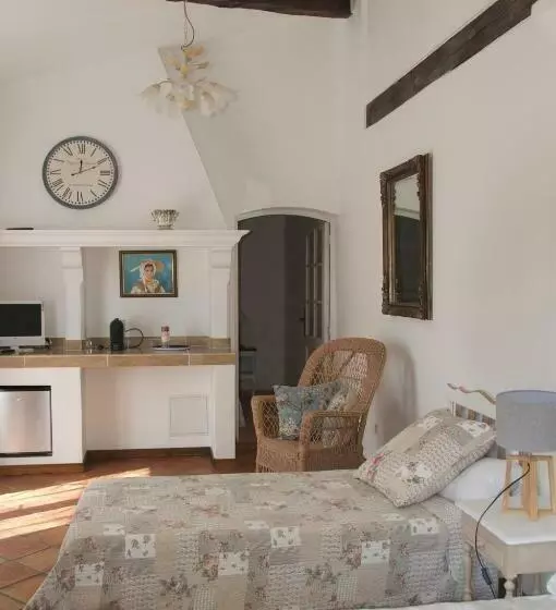 Aamiaismajoitus (B&B) Bastide De L'avelan