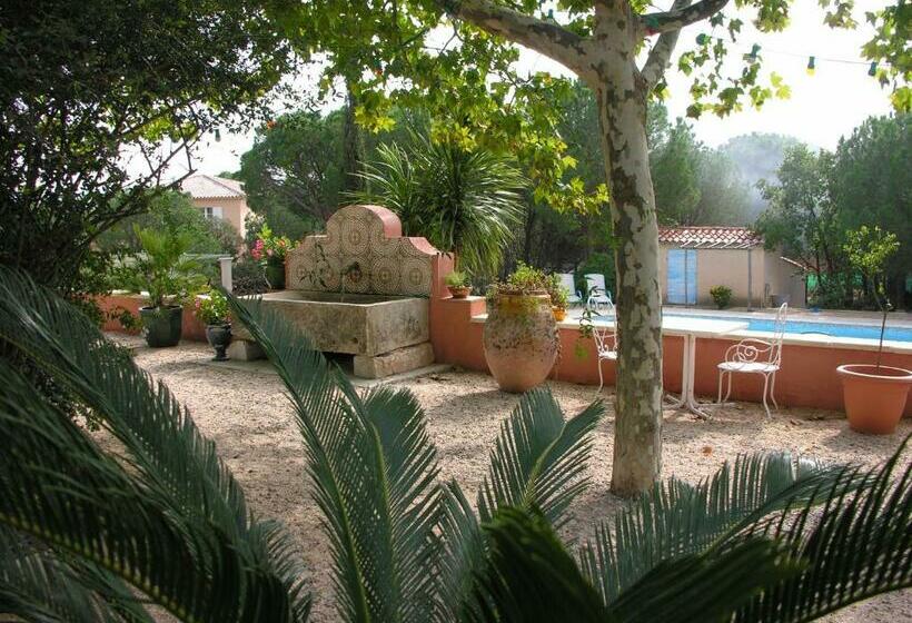 민박 Bastide De L'avelan