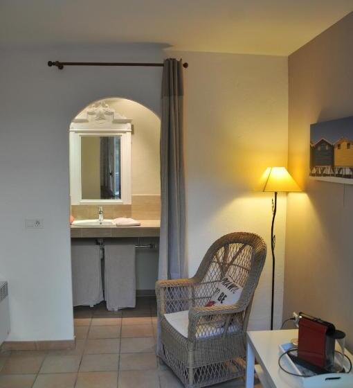 민박 Bastide De L'avelan