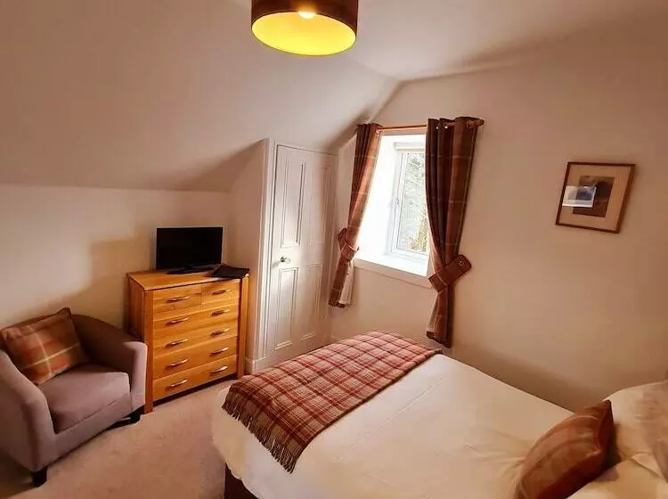 Отель Atholl House Skye