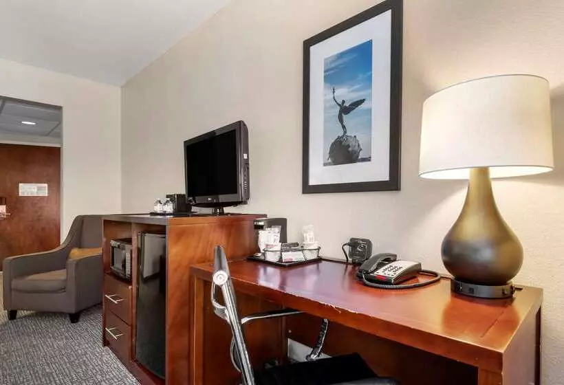 בית מלון כפרי Comfort Suites West Jacksonville