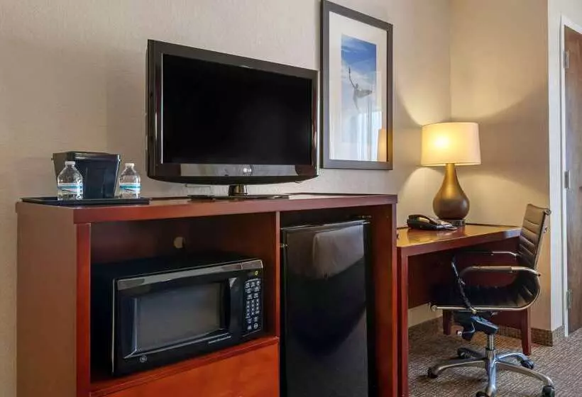 בית מלון כפרי Comfort Suites West Jacksonville