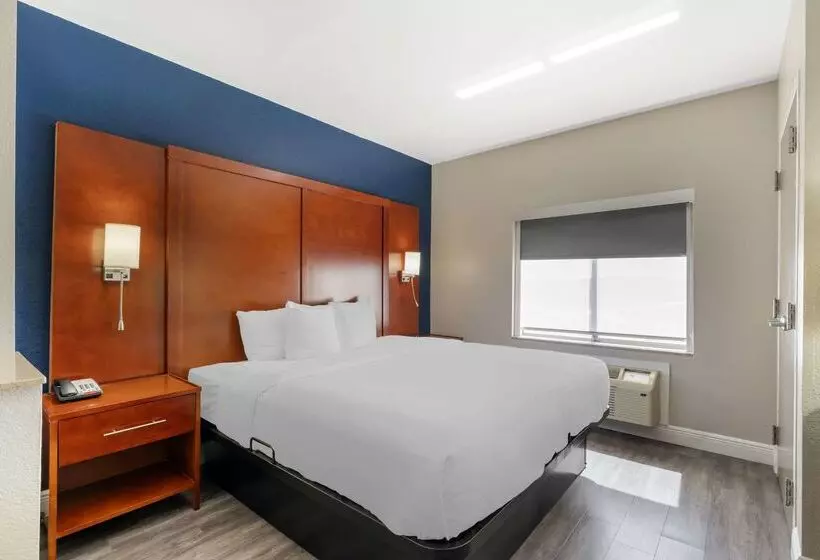 בית מלון כפרי Comfort Suites West Jacksonville