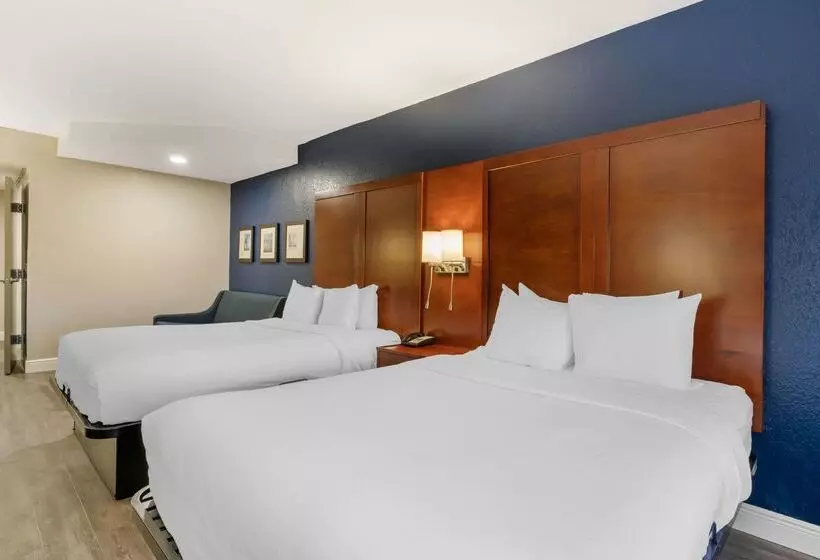בית מלון כפרי Comfort Suites West Jacksonville