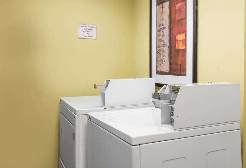 ホテル Days Inn & Suites By Wyndham Fort Pierce I95