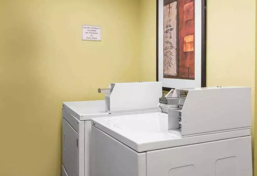 ホテル Days Inn & Suites By Wyndham Fort Pierce I95