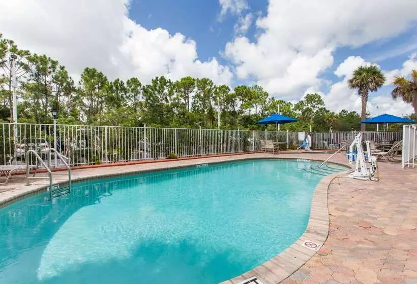 ホテル Days Inn & Suites By Wyndham Fort Pierce I95