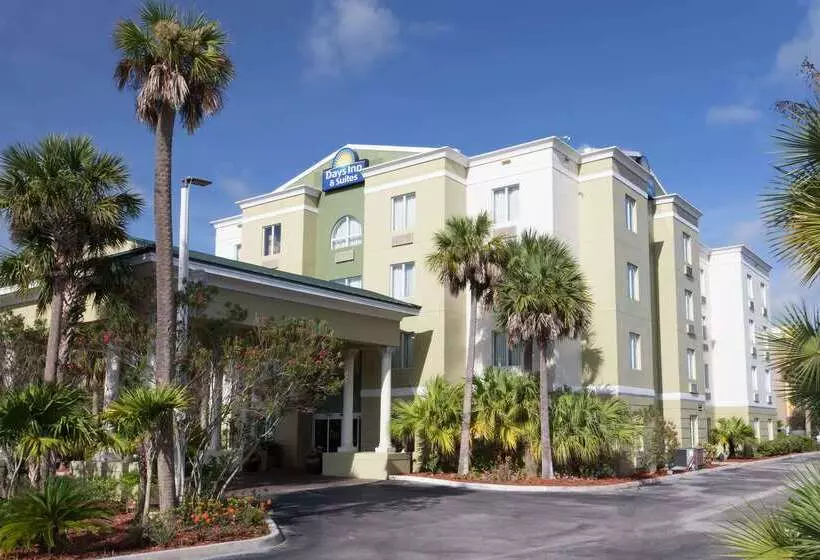 ホテル Days Inn & Suites By Wyndham Fort Pierce I95