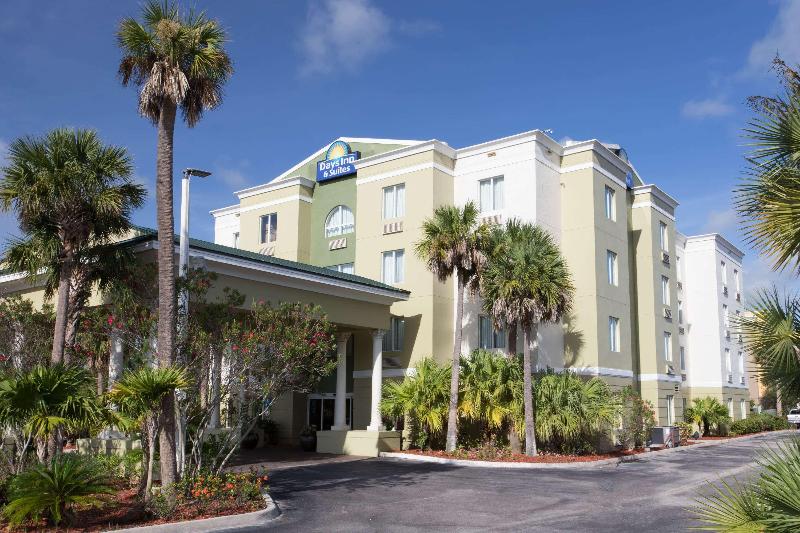 ホテル Days Inn & Suites By Wyndham Fort Pierce I95