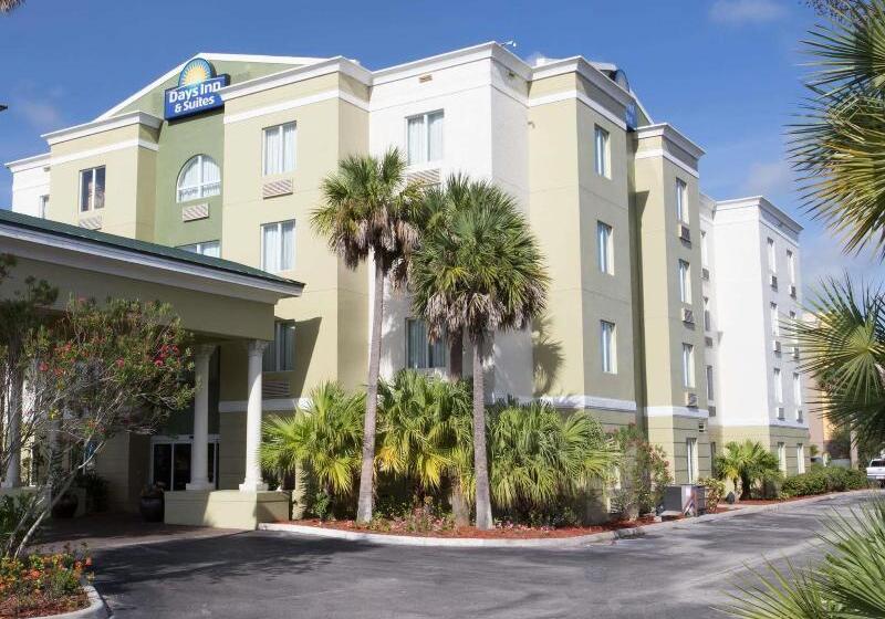 ホテル Days Inn & Suites By Wyndham Fort Pierce I95